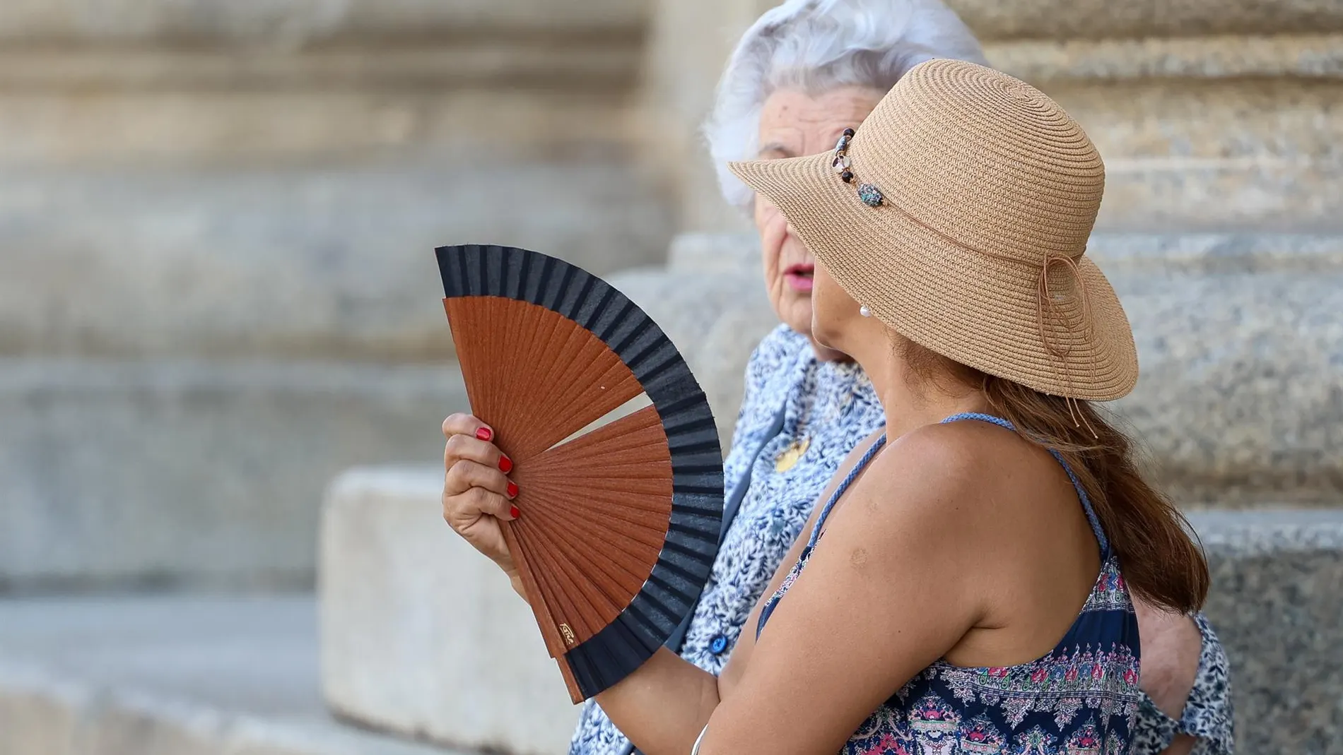 MADRID.-Aemet mantiene para este domingo el aviso amarillo por calor y amplía la alerta al centro de la región