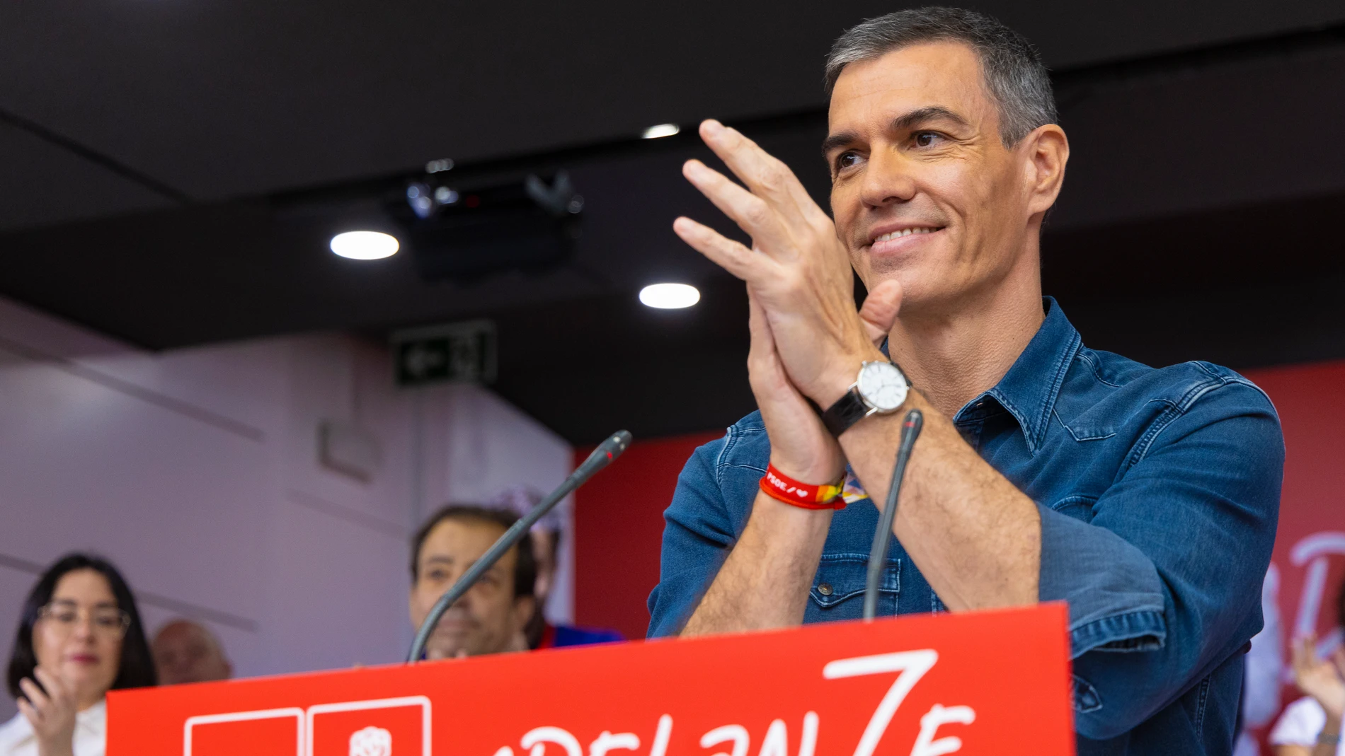 FOTODELDÍA MADRID, 05/07/2025.- El secretario general del PSOE y presidente del Gobierno, Pedro Sánchez (i), durante el Comité Federal del partido este sábado, en la sede del partido en la madrileña calle de Ferraz. EFE/ Eva Ercolanese PSOE SOLO USO EDITORIAL SOLO DISPONIBLE PARA ILUSTRAR LA NOTICIA QUE ACOMPAÑA (CRÉDITO OBLIGATORIO)