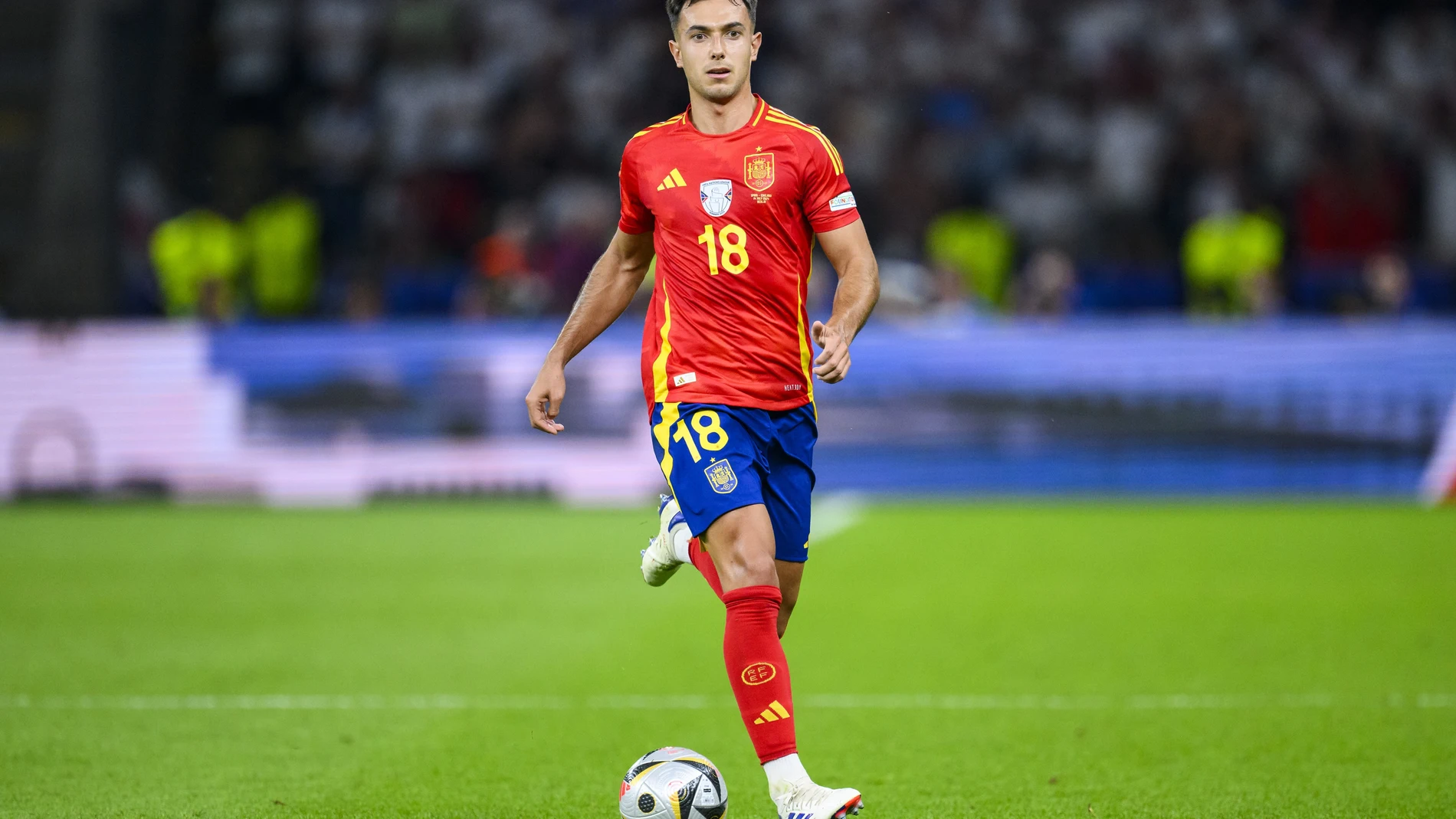 (Foto de ARCHIVO) FILED - 14 July 2024, Berlin: Spain's Martin Zubimendi in action during the UEFA Euro 2024 final soccer match between Spain and England at the Olympic Stadium. Arsenal are closing in on the signing of Real Sociedad midfielder Martin Zubimendi, according to reports. Photo: Tom Weller/dpa 14/07/2024 ONLY FOR USE IN SPAIN