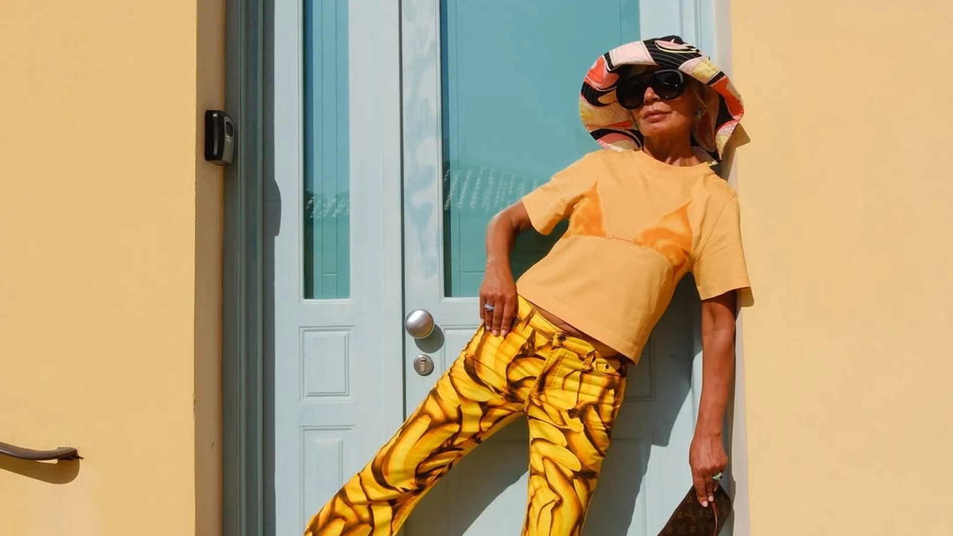 Influencer con look veraniego.