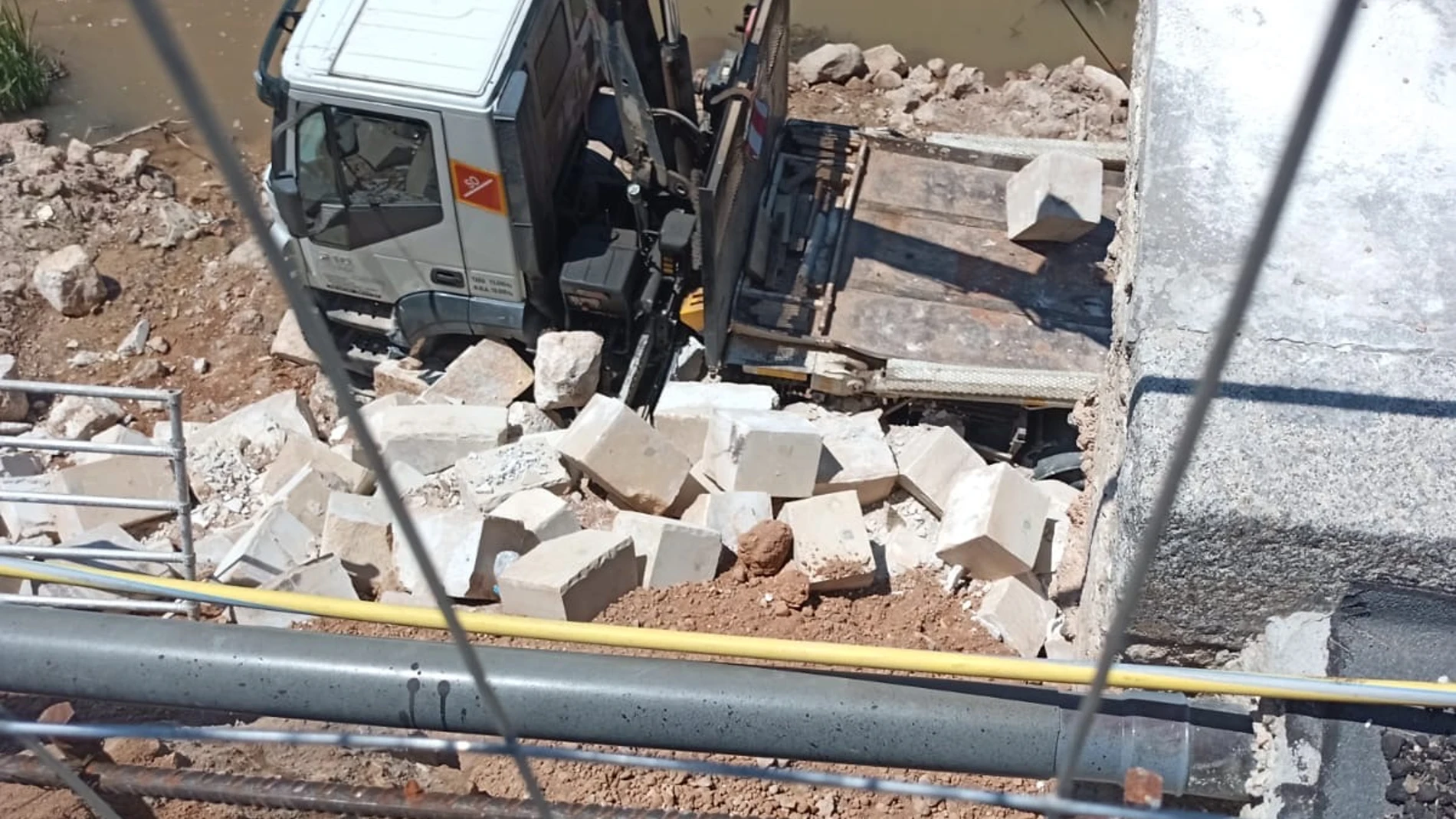 Nuevo desprendimiento en puente sobre la N-110 en San Esteban de Gormaz (Soria)