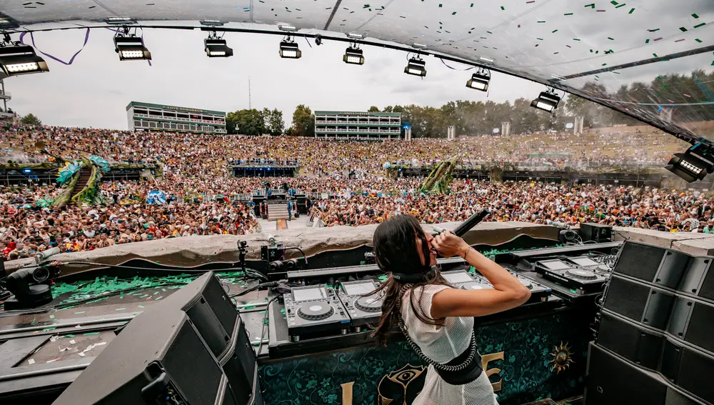 La DJ española B Jones confía en que Tomorrowland "hará magia" para superar el incendio