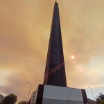 Humo y ceniza de un incendio forestal en Méntrida (Toledo) llega hasta Madrid capital