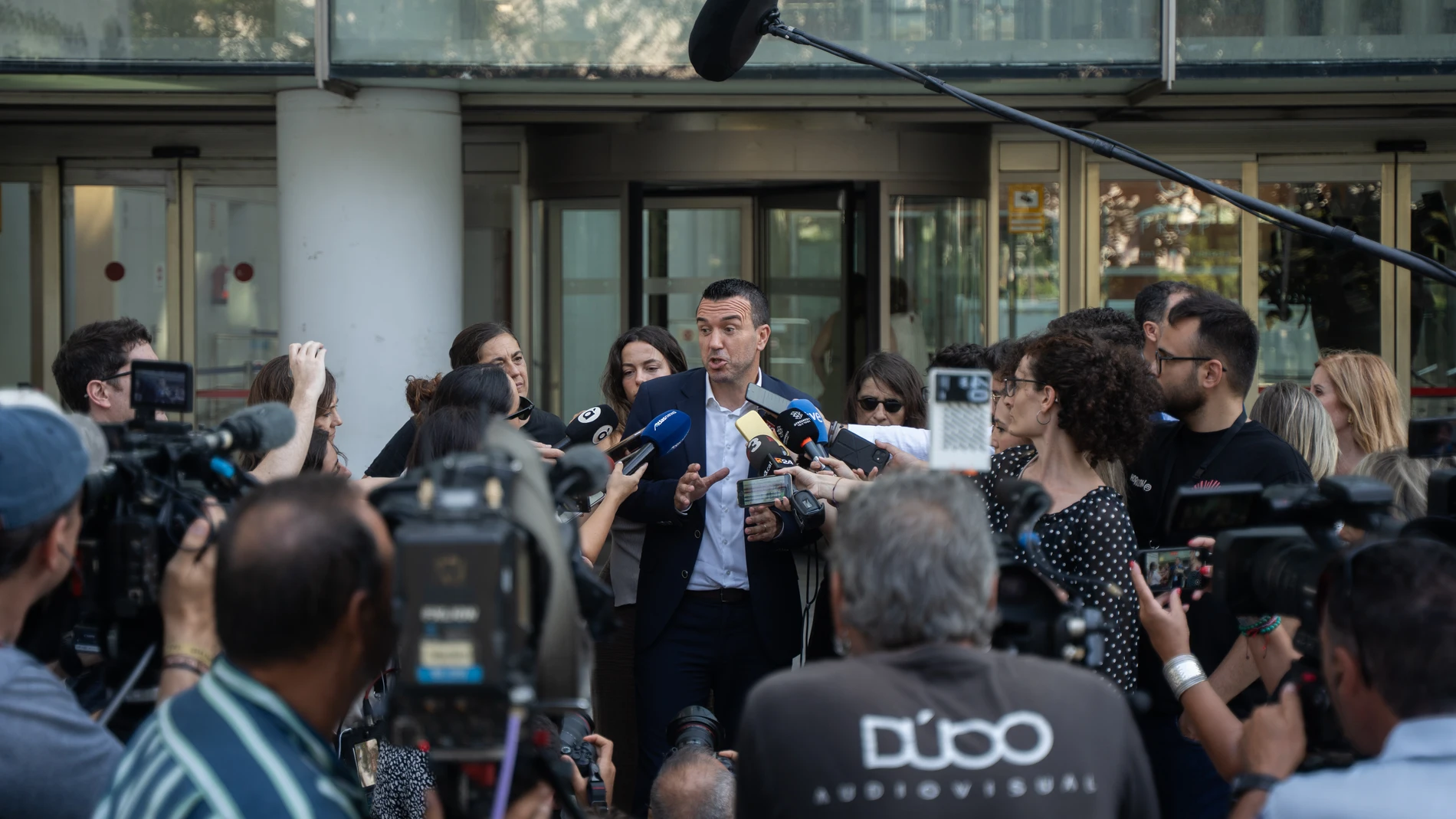 El presidente de la Diputació de València, Vicent Mompó, atiende a los medios tras su declaración como testigo ante la jueza que investiga la causa por la gestión de la dana del 29 de octubre, en el Tribunal Superior de Justicia de la Comunitat Valenciana, a 17 de julio de 2025, en Valencia, Comunidad Valenciana (España). Es la tercera declaración de Mompó como testigo en esta causa que investiga los homicidios y las lesiones cometidos por imprudencia grave el 29 de octubre, cuando falleciero...