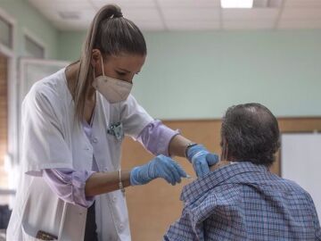 Seg&uacute;n el Colegio de Enfermer&iacute;a de Sevilla, el 60% de las nuevas graduadas se trasladar&aacute;n a trabajar a otras comunidades