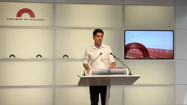 El portavoz de los Comuns, David Cid, en rueda de prensa este martes