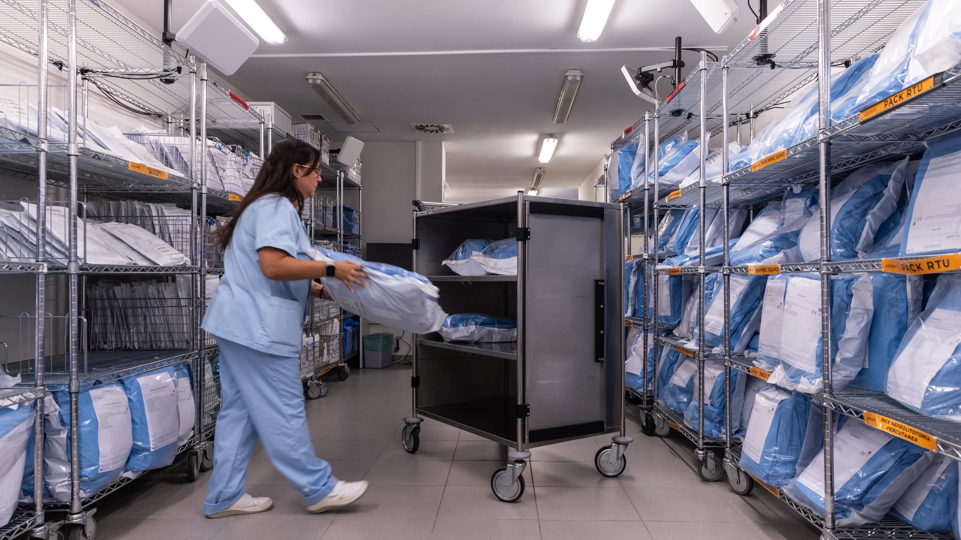 Detalle del control de los recursos materiales para quirófano en el Hospital Universitario de Fuenlabrada (Madrid)