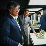 Juanma Moreno visitó la factoría de Fujitsu en Tokio en el marco de su viaje oficial a Japón