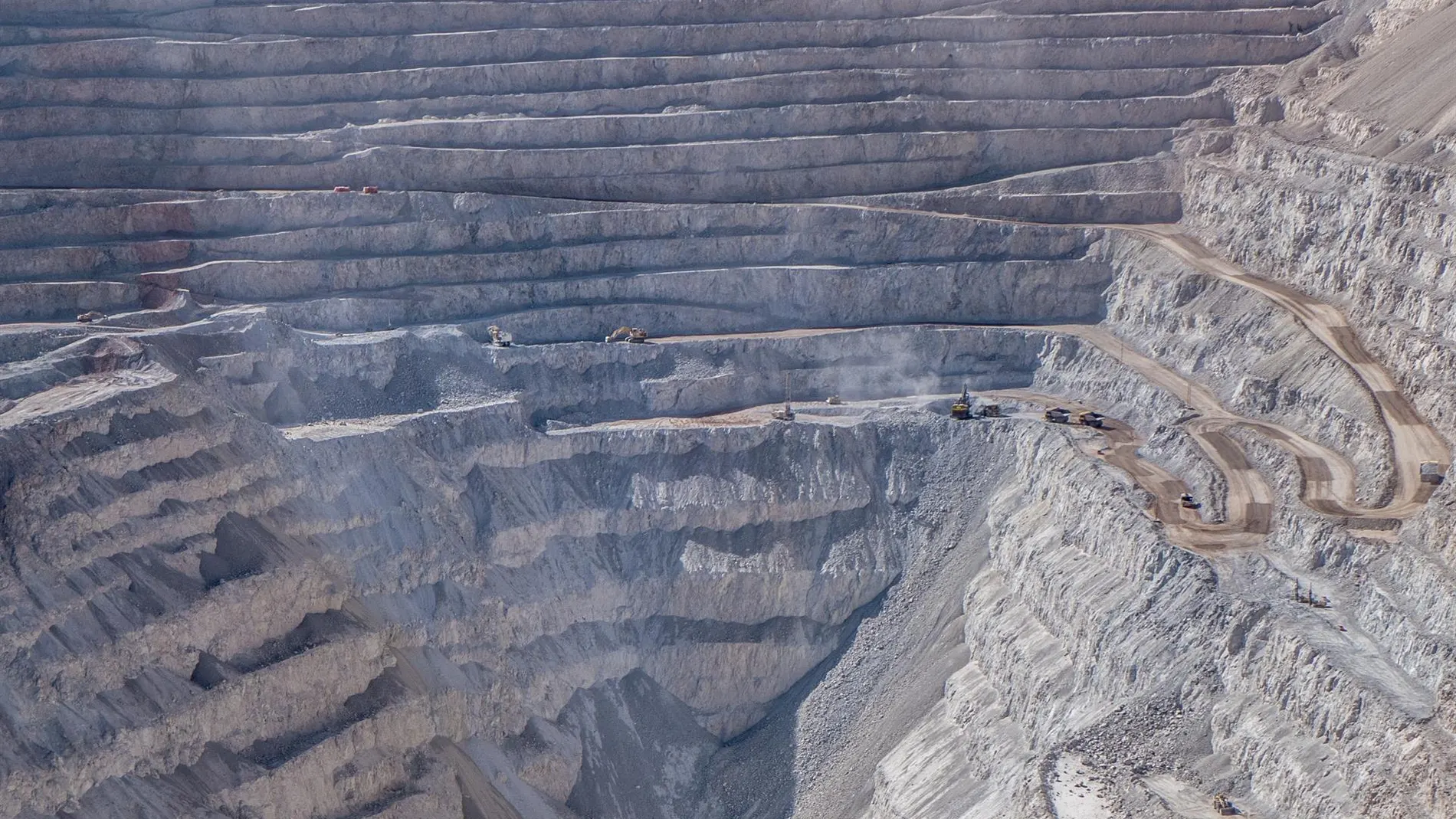 Al menos seis muertos por un derrumbe provocado por un terremoto en una mina de cobre en Chile