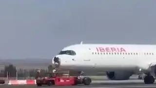 El vuelo IB579 tras su aterrizaje de emergencia en el aeropuerto de Barajas El vuelo IB579 tras su aterrizaje de emergencia en el aeropuerto de Barajas