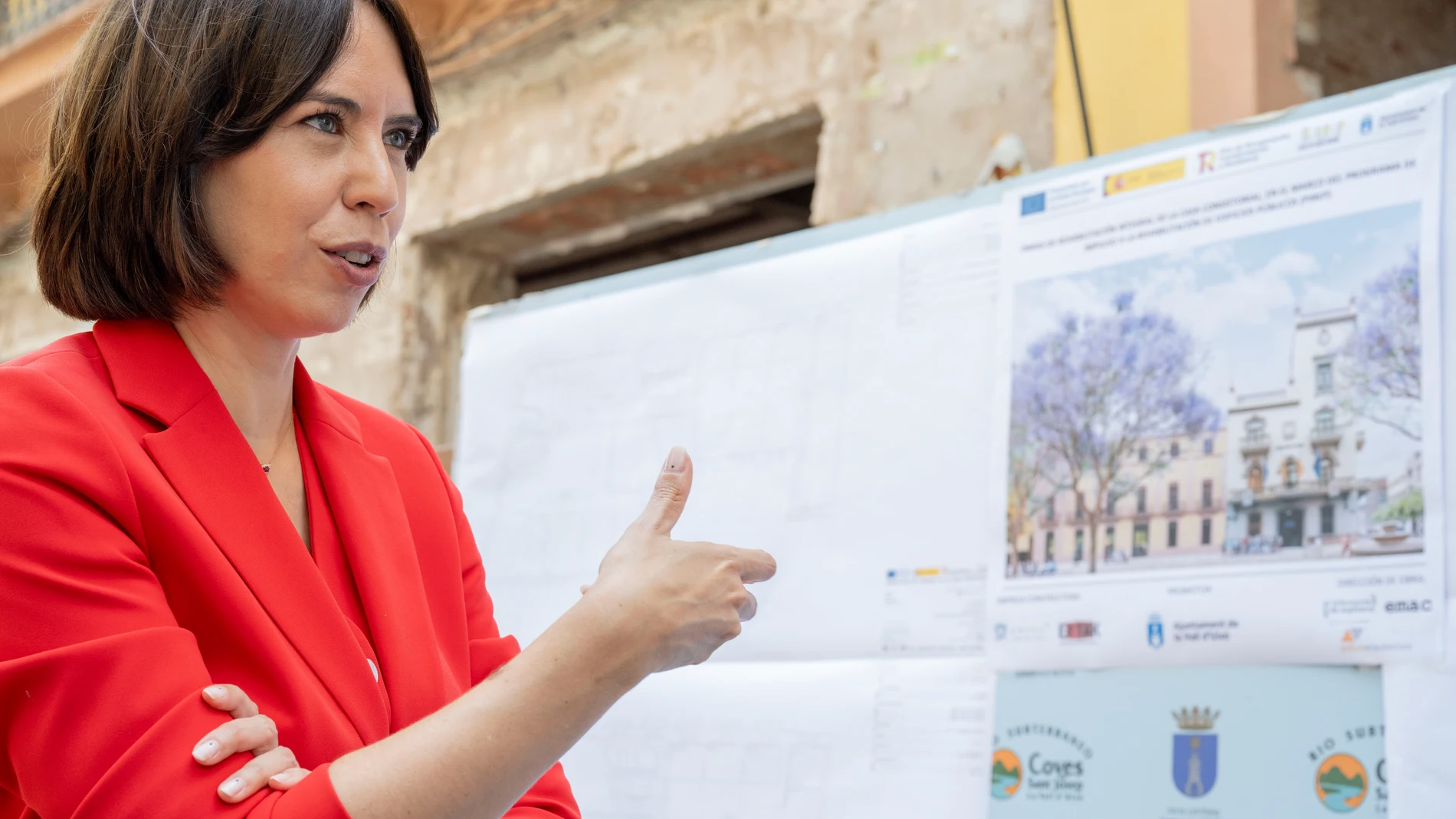 GRAFCVA8895. LA VALL D'UIXÒ (CASTELLÓN), 04/08/2025.- La ministra de Ciencia, Innovación y Universidades, Diana Morant, durante su visita a las obras de rehabilitación y ampliación del Ayuntamiento de La Vall d'Uixò. EFE/Andreu Esteban