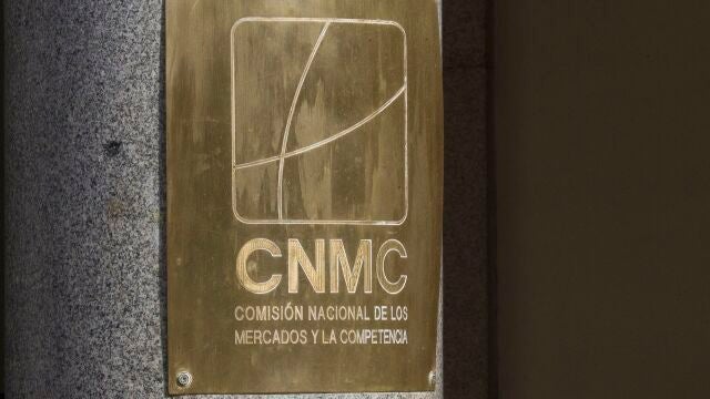 Economía.- La CNMC multa a Eólica del Alfoz y prohíbe por primera vez a una empresa participar en contratos públicos