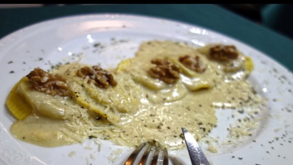 Girasoli de queso con nueces, bañados en una suave salsa gorgonzola del Restaurante Ágape de Zamora