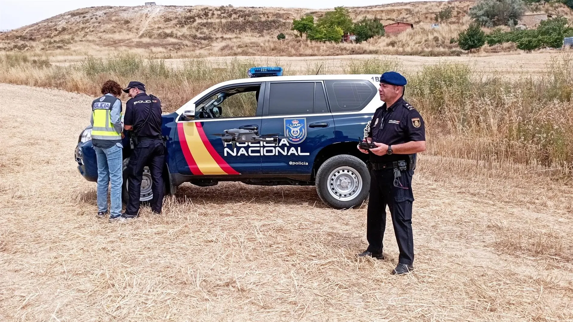 Agentes de la Policía Nacional durante la búsqueda de la mujer desaparecida en Palencia desde el lunes