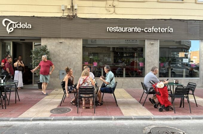 Terraza del bar Tudela en Murcia, ampliada a los tiempos de la pandemia Terraza del bar Tudela en Murcia, ampliada a los tiempos de la pandemia
