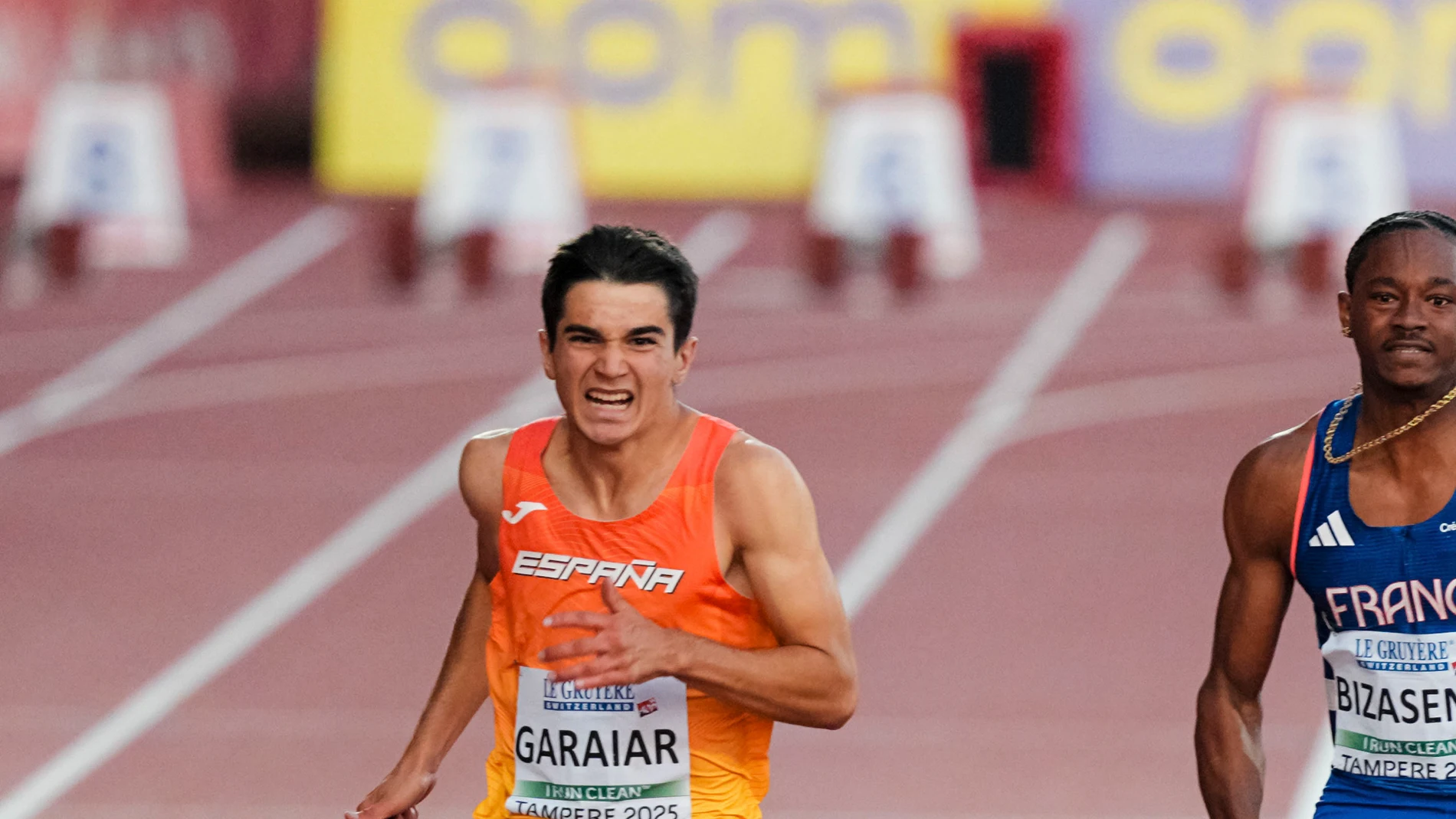TAMPERE (FINLANDIA), 08/08/2025.- El atleta español Ander Garaiar (i) gana la medalla de oro de 100 m. en el Campeonato de Europa Sub20, este viernes en Tampere, Finlandia. EFE/RFEA/Sportmedia SOLO USO EDITORIAL/SOLO DISPONIBLE PARA ILUSTRAR LA NOTICIA QUE ACOMPAÑA (CRÉDITO OBLIGATORIO)