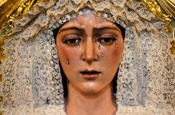La Macarena será retirada del culto este martes para iniciar su restauración