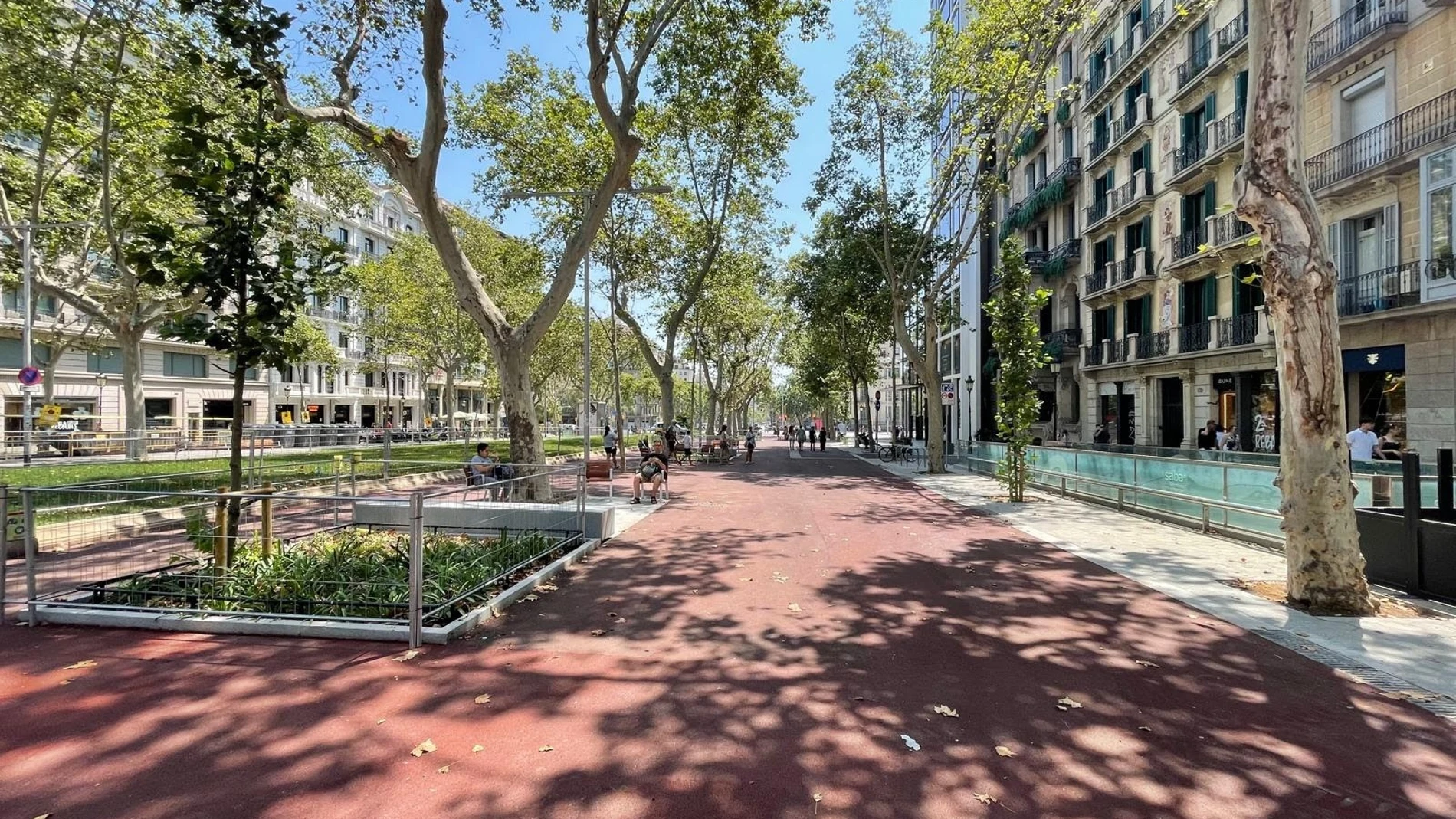 Barcelona finaliza las obras de los Jardinets de Gràcia, que gana en espacios para peatones REMITIDA / HANDOUT por AYUNTAMIENTO DE BARCELONA Fotografía remitida a medios de comunicación exclusivamente para ilustrar la noticia a la que hace referencia la imagen, y citando la procedencia de la imagen en la firma 08/08/2025