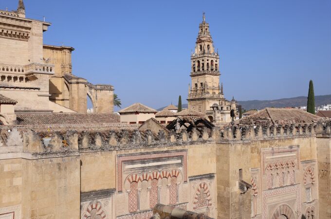 Imagen de este sábado de la zona afectada por el incendio que sufrió la noche del viernes una capilla de la Mezquita-Catedral.