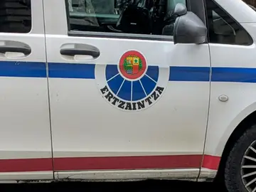 Vehículo de la Ertzaintza Vehículo de la Ertzaintza
