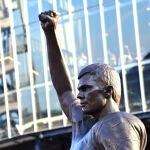 La estatua de Tom Brady fue inaugurada junto al Gillette Stadium
