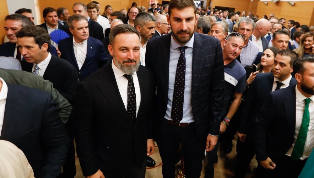 Crisis interna en Vox: Abascal valora retirar a José Ángel Antelo como presidente en Murcia 