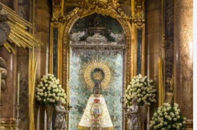 Imaagen de la Virgen del PIlar, en Zaragoza