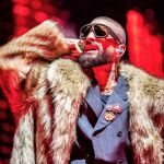 Maluma interrumpe su concierto en México para reñir a una madre con un bebé: "Es una irresponsabilidad"