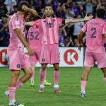 Busquets protesta antes sus compañeros