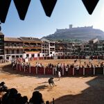 Plaza del Coso de Peñafiel, donde es típica la suelta de toros por dentro y por fuera del ruedo en las capeas