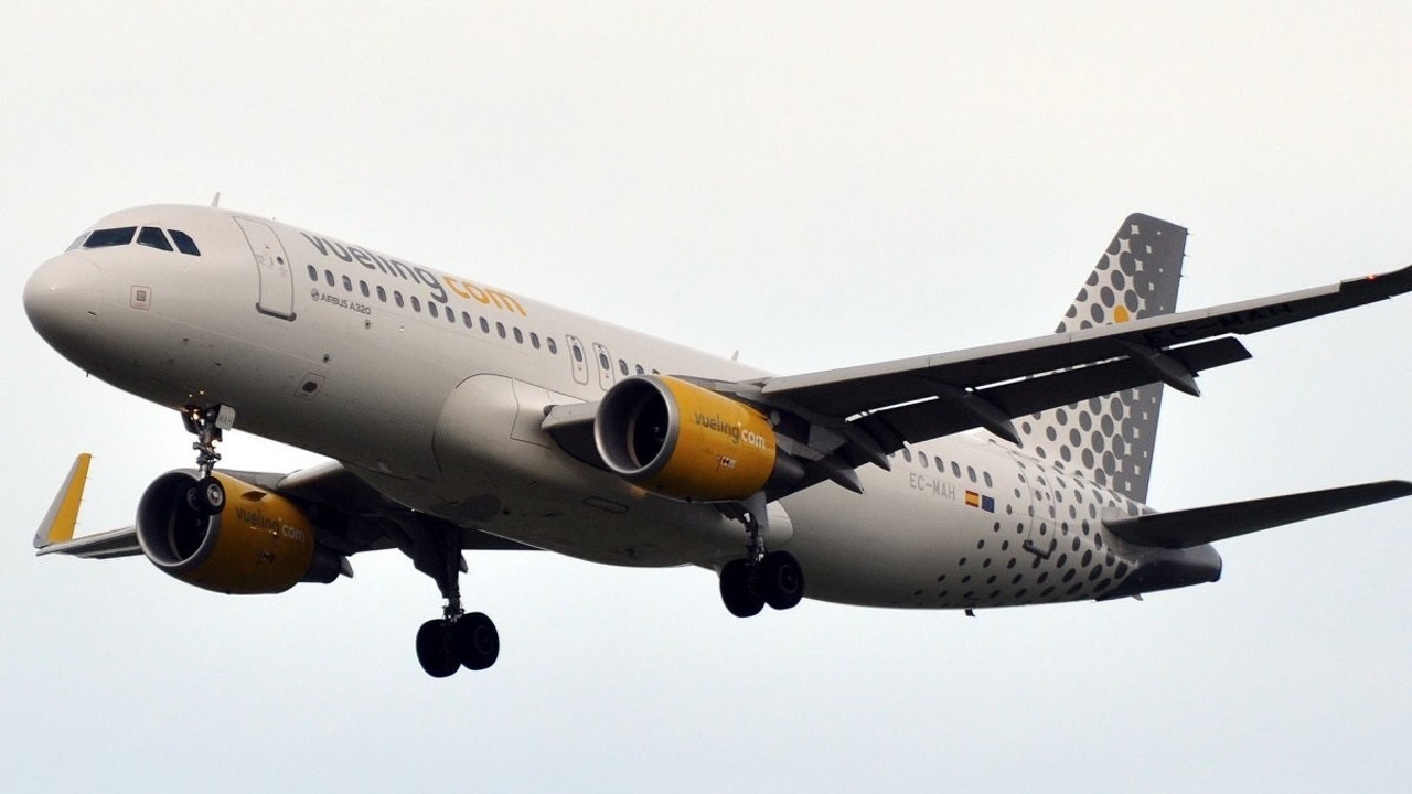 Vueling dispara su oferta en Galicia tras la salida de Ryanair