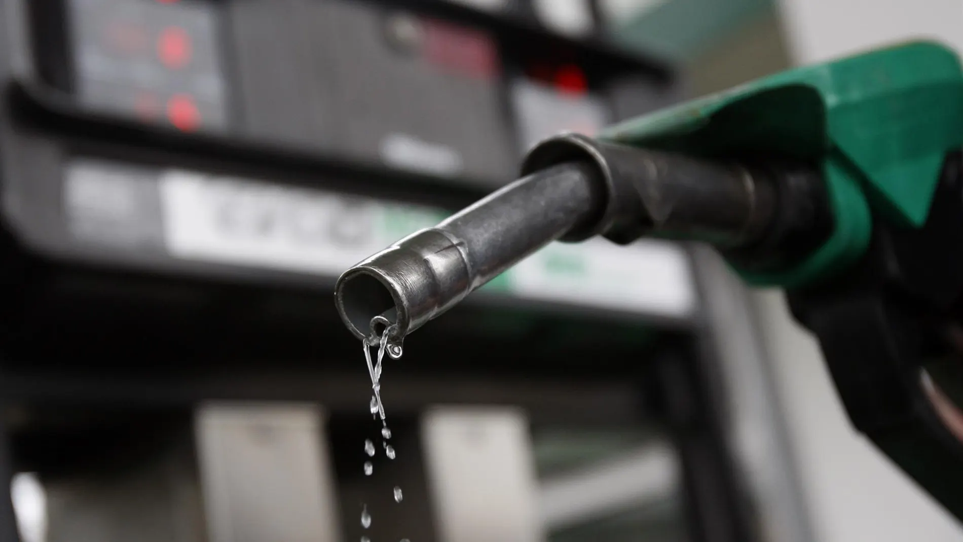 Economía.- La AIE alerta del creciente desequilibrio del mercado petrolero por el impulso de la OPEP+ a la oferta