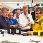 Feijóo visita puesto de control de mando avanzado de extinción de incendios de Chandrexa de Queixa (Ourense)