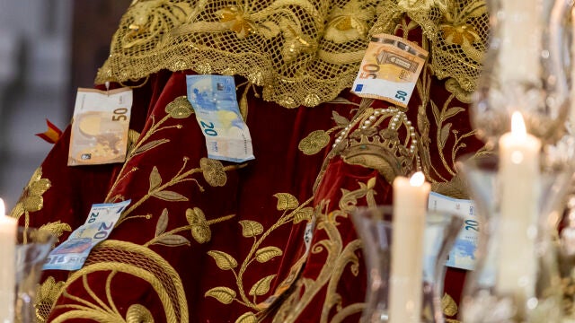 La Virgen de la Bella sale en procesión en Lepe