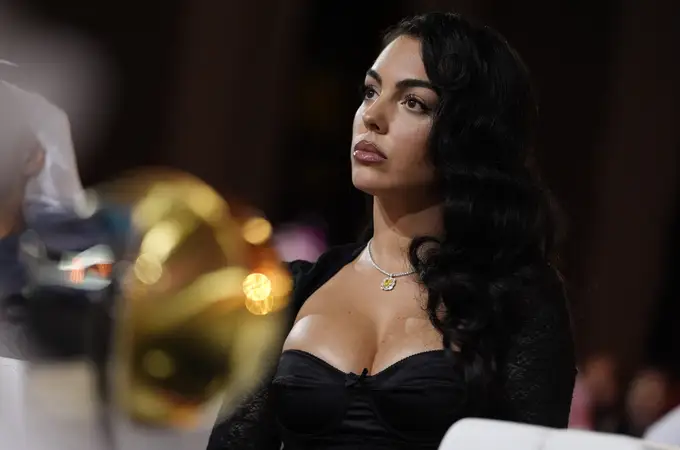 Georgina Rodríguez recupera el vestido blanco más ‘efecto tipazo’ y confirma cuál es el look que nunca falla Georgina Rodríguez recupera el vestido blanco más ‘efecto tipazo’ y confirma cuál es el look que nunca falla