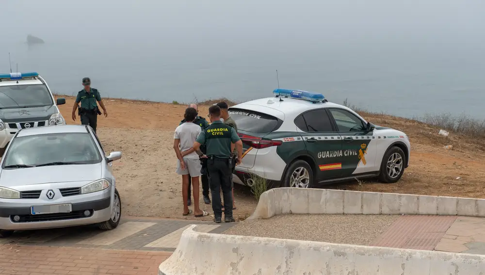 Cientos de migrantes intentan entrar a nado en Ceuta en una noche de alta presión migratoria