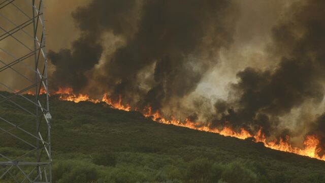 Las llamas siguen avanzando en Galicia: suma 18 grandes incendios sin apagar
