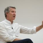 Feijóo considera que los políticos deben acreditar su título y someterá esta propuesta a debate dentro de su partido