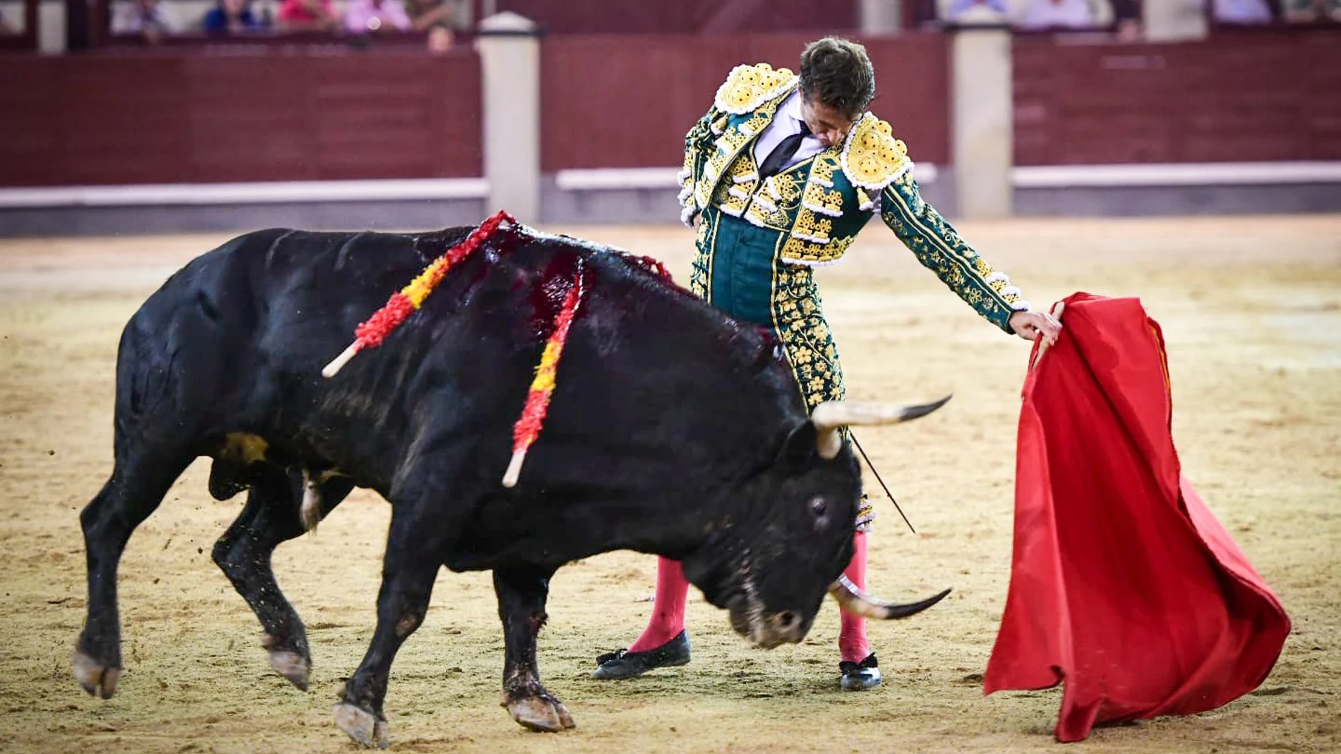Más firmeza que lucimiento en una tarde de leña y voluntad