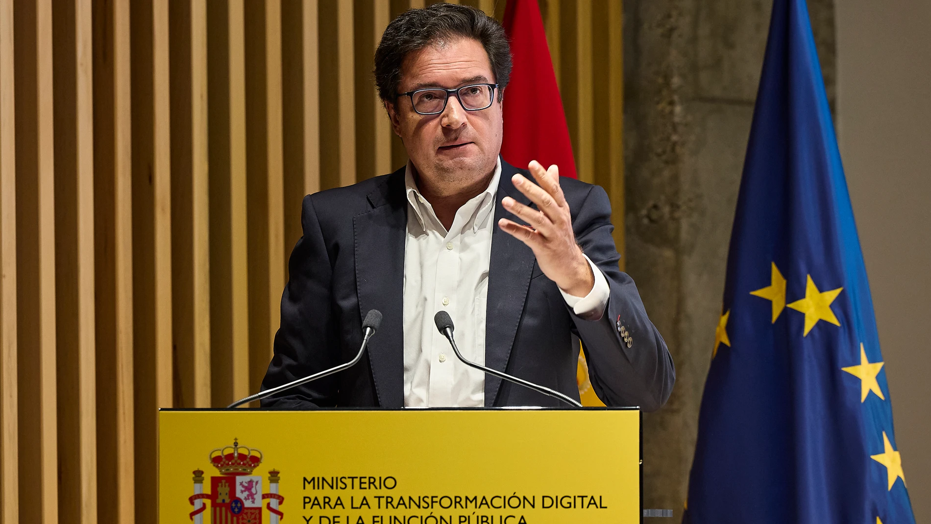 El ministro para la Transformación Digital y de la Función Pública, Óscar López, presenta en la sede del Ministerio el último balance del Plan contra las estafas telefónicas y por SMS del Gobierno de España, cuyas primeras medidas entraron en vigor el pasado mes de marzo, a 18 de agosto de 2025, en Madrid (España). 18 AGOSTO 2025 Jesús Hellín / Europa Press 18/08/2025