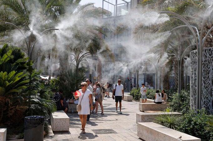 Alerta roja por riesgo extremo: 42 grados y tormentas fuertes en la Comunitat en el último día de la ola de calor