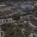 Imagen aérea muestra la destrucción en el frente de Chasiv Yar (Donetsk)