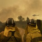 Imagen de archivo de bomberos luchando contra el fuego estos días. 