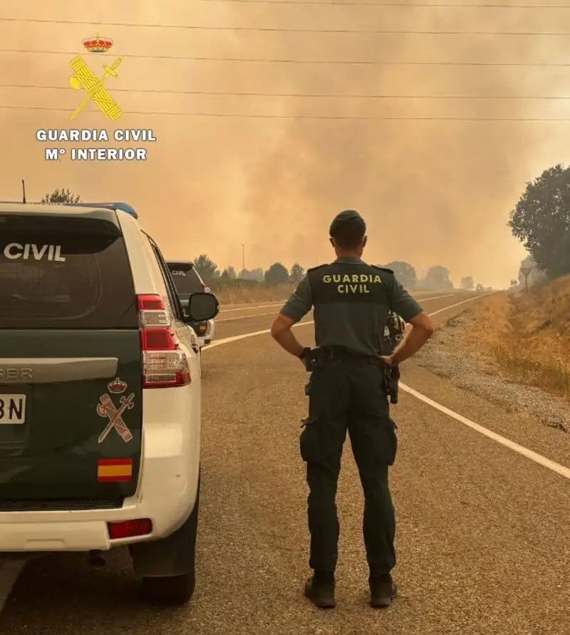 Sucesos.- La Guardia Civil auxilia a un vecino de Guardo (Palencia) con principio de infarto confinado por los incendios