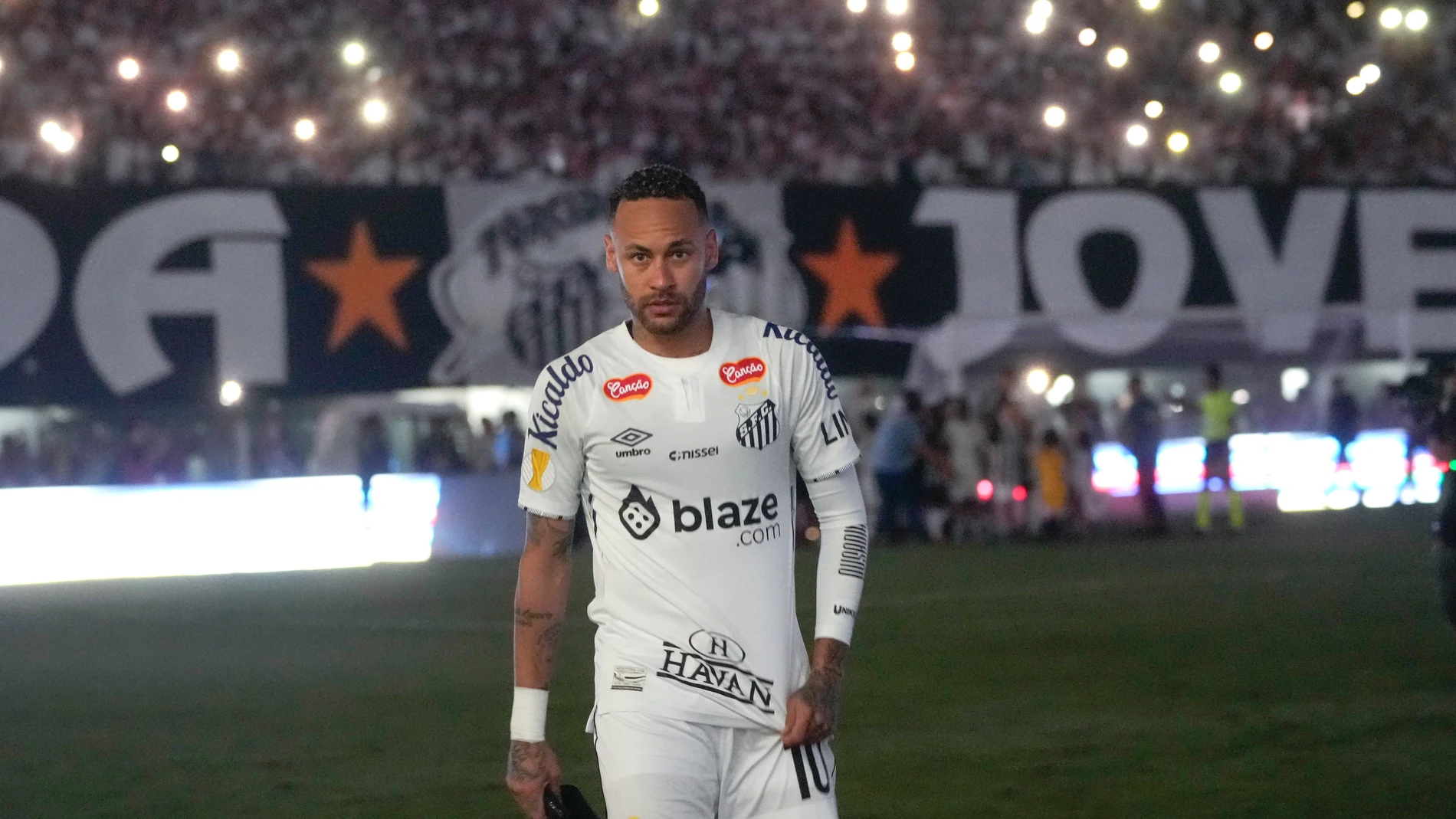 FILE - Brazil's Neymar walk onto the pitch during his debut for Santos FC in a Sao Paulo league soccer match against Botafogo-SP, in Santos, Brazil, Feb. 5, 2025. (AP Photo/Andre Penner, file)