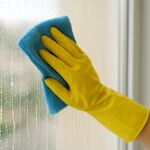 No siempre se usa de forma correcta: así debes utilizar el vinagre blanco para limpiar los cristales de tu casa