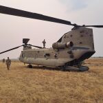 Dos helicópteros ‘Chinook’ llegan a La Virgen del Camino (León) para participar en el dispositivo de extinción de incendios