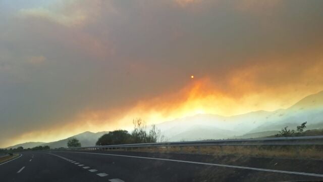 Sucesos.- Preocupación en Salamanca por la entrada del incendio de Jarilla (Cáceres) y otro de Portugal