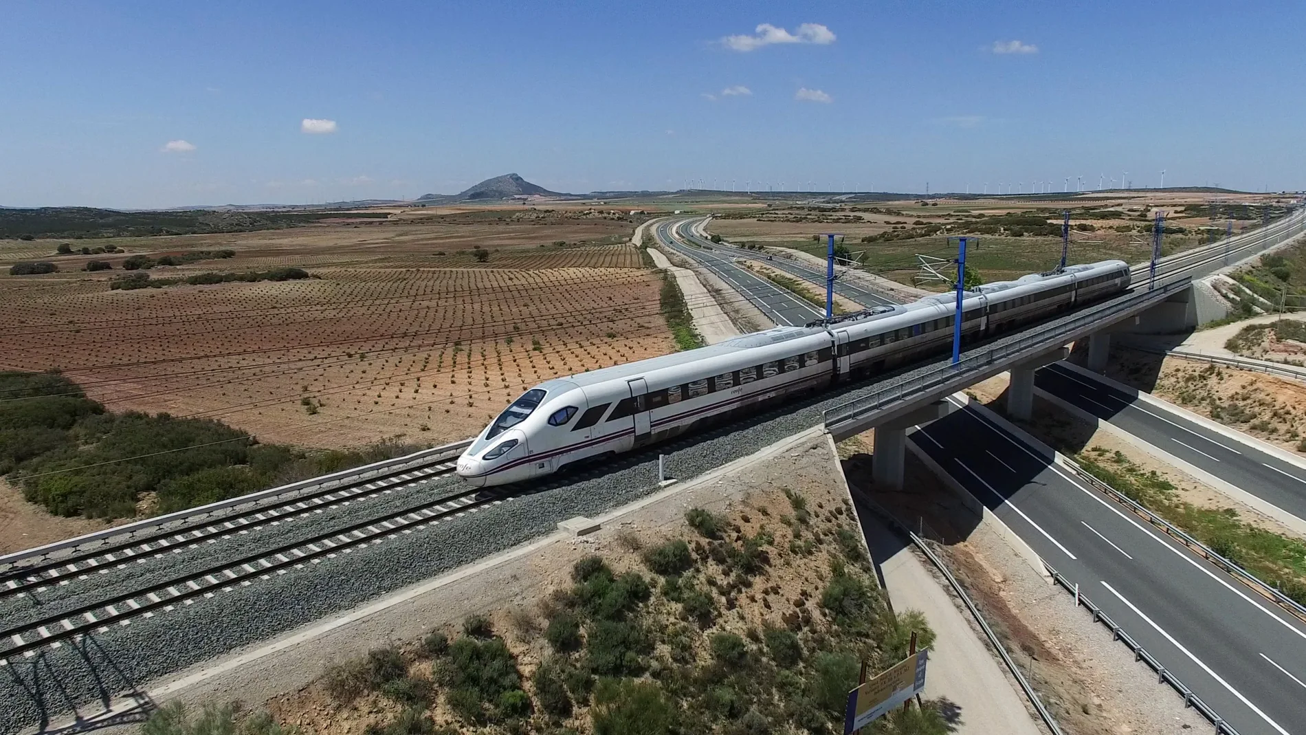 El Oaris es el tren de alta velocidad de CAF