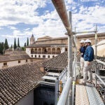 La Alhambra restaura la zona más sensible de las cubiertas del Mexuar